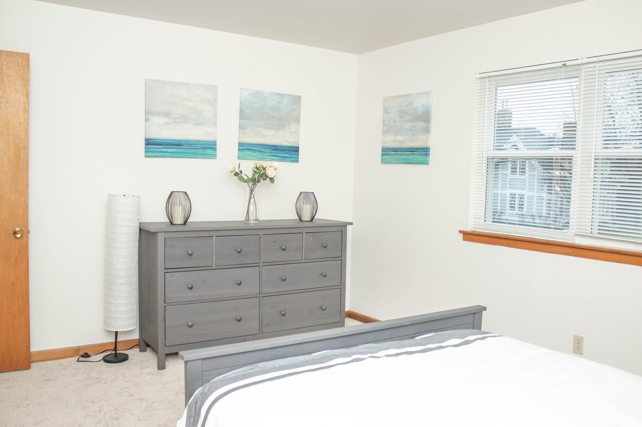 Roxbury Arms - Photo 5 of 33