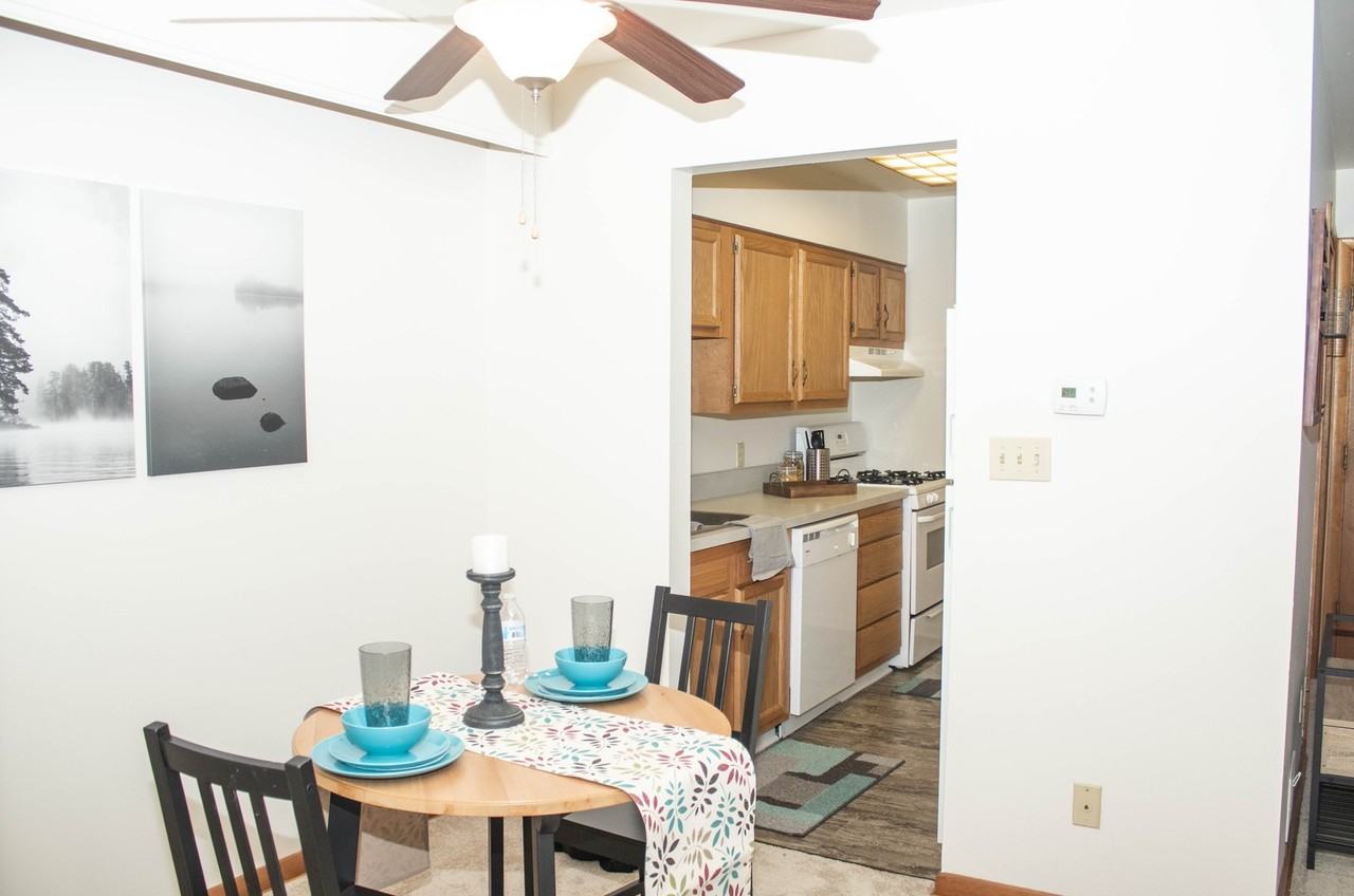 Roxbury Arms - Photo 6 of 33