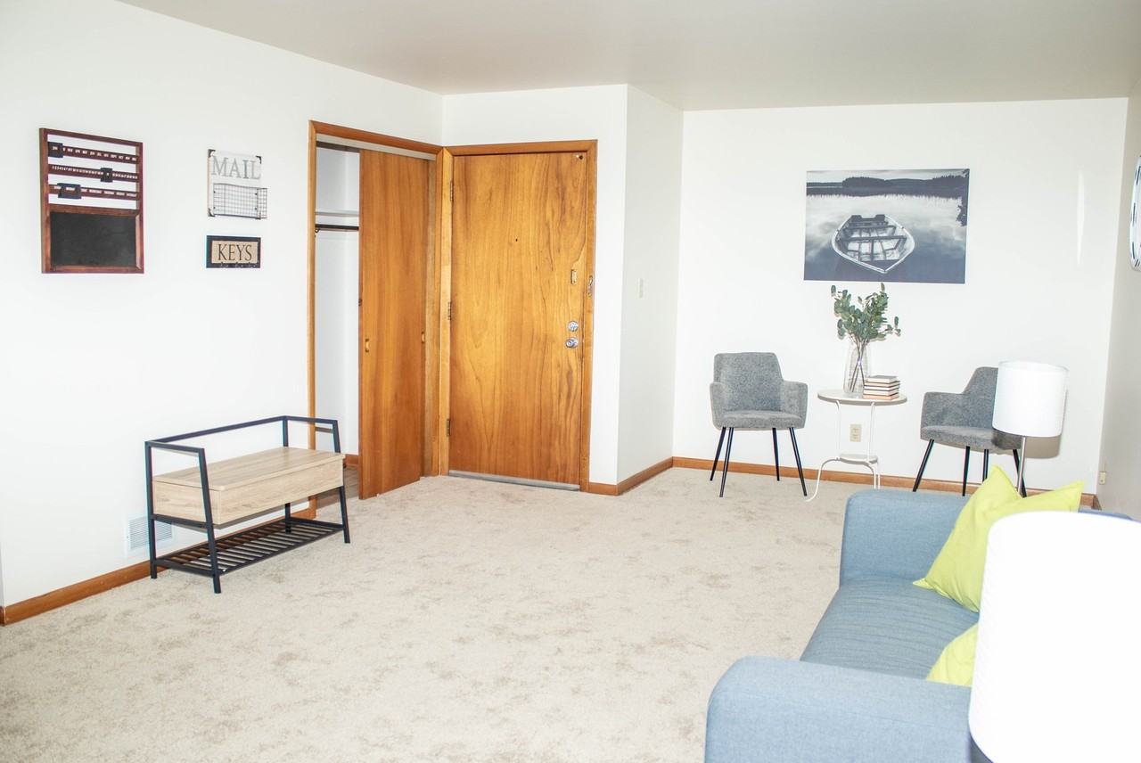 Roxbury Arms - Photo 7 of 33