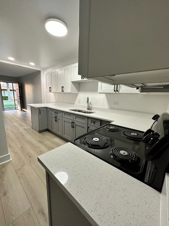 Harrison Beach Apartments - Photo 5 of 50