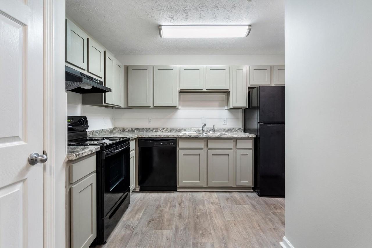 Salem Chase Apartments - Photo 3 of 14