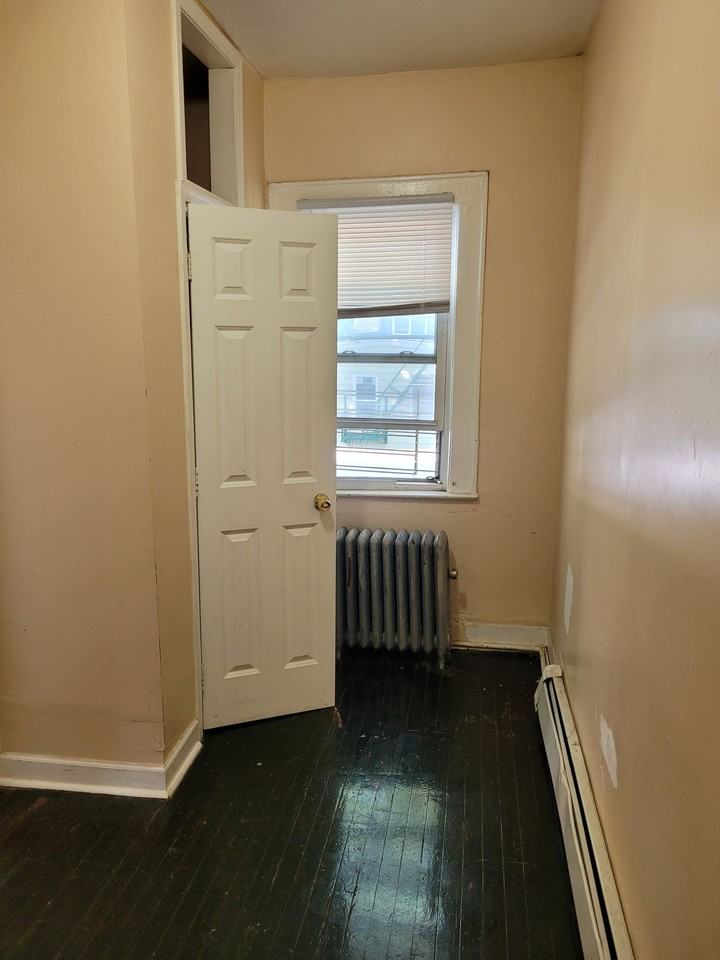 197-199 Custer Ave - Photo 3 of 5