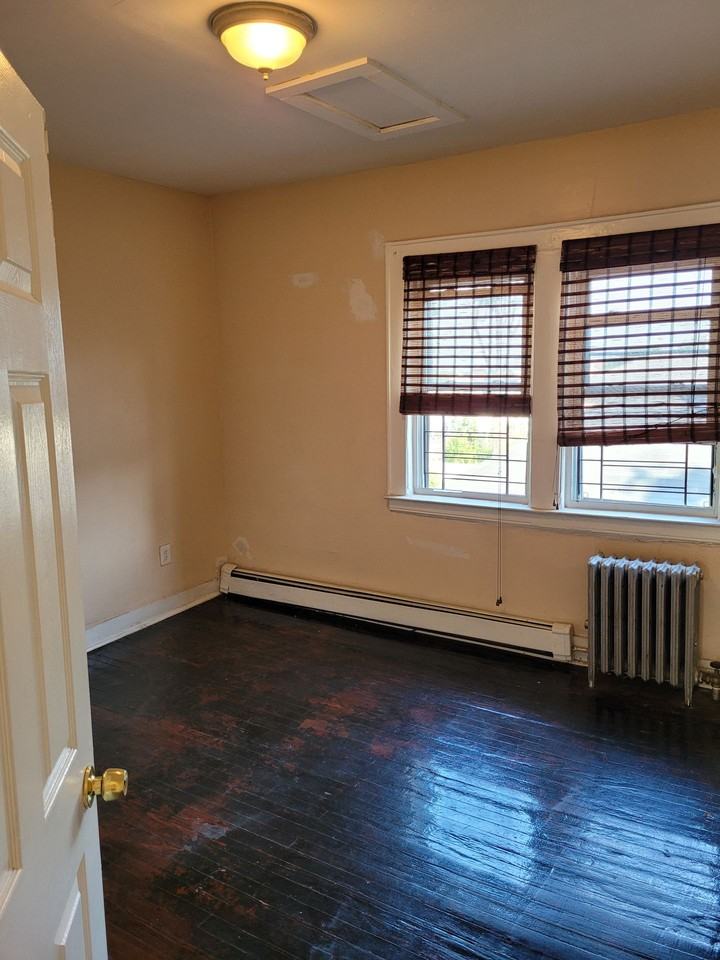 197-199 Custer Ave - Photo 4 of 5