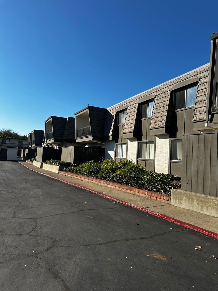 The Meadows Apartments - Photo 3 of 12