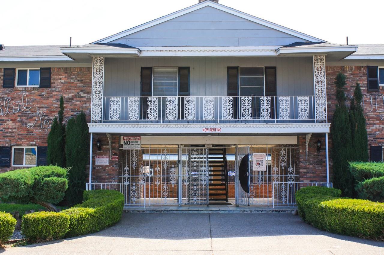 Continental Arms Apartments: Charming Gated Community - Photo 2 of 50