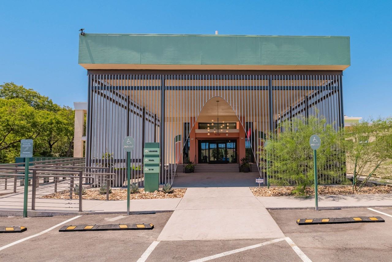 Affordable Apartments in Austin * Move In Today* The Newly Renovated Alma Apartments 9220