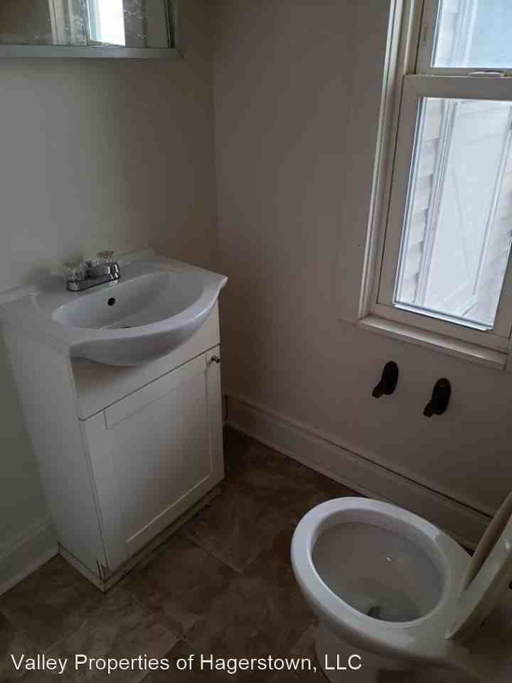 335 S Potomac St - Photo 3 of 10