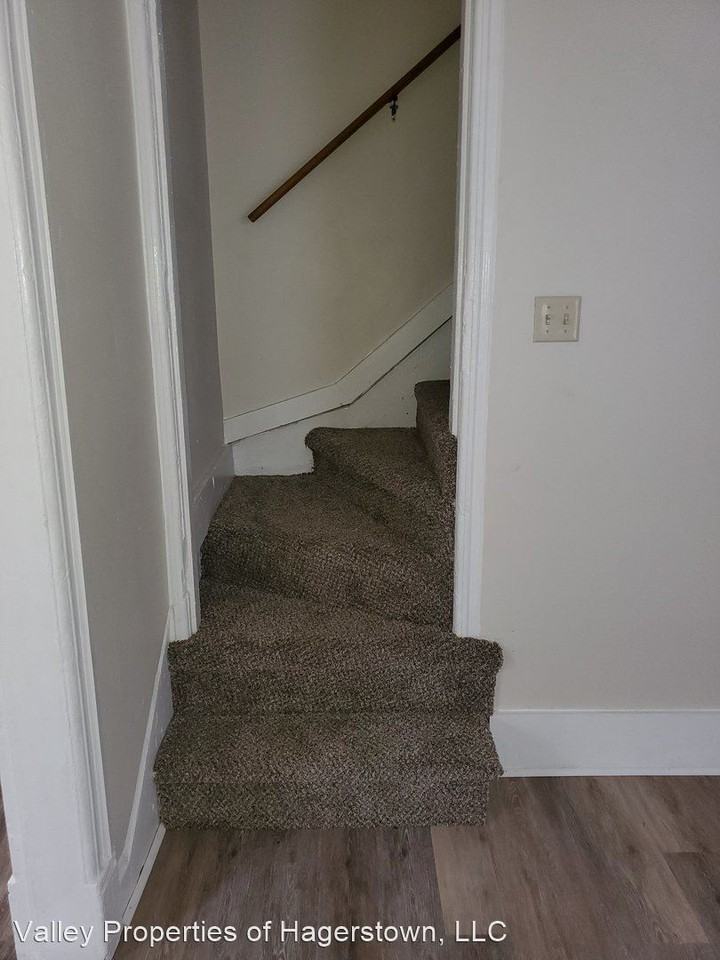 9 E Lee St - Photo 3 of 20