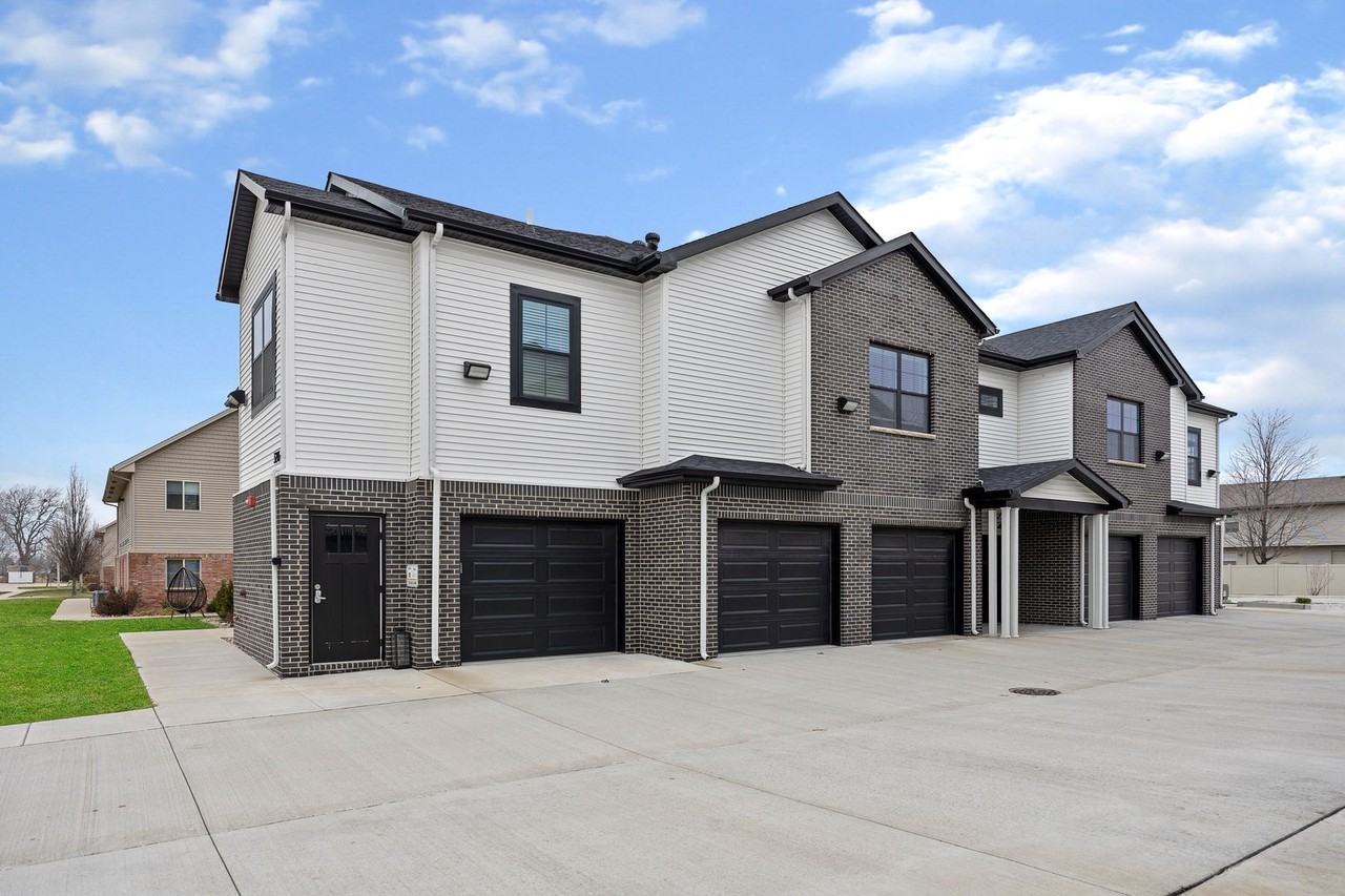 3216-3218 Gerig - Photo 2 of 18