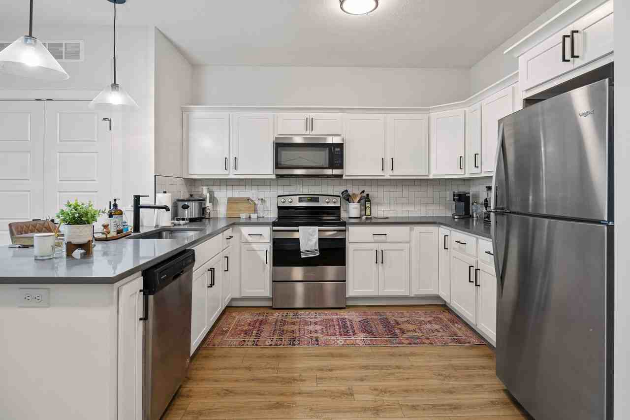 3216-3218 Gerig - Photo 5 of 31