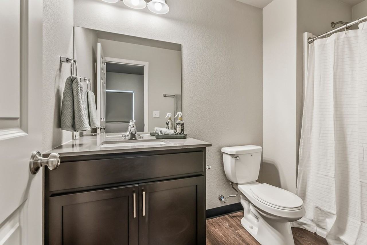 Meadowbrook Apts: 313 Springfield - Photo 2 of 9