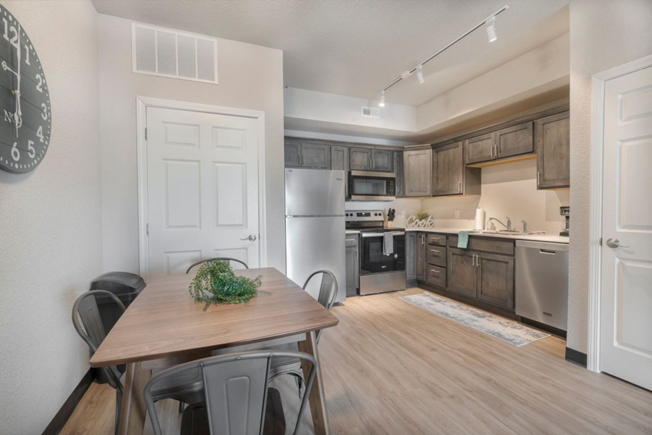 Rush Mills: 503 Enterprise - Photo 3 of 42