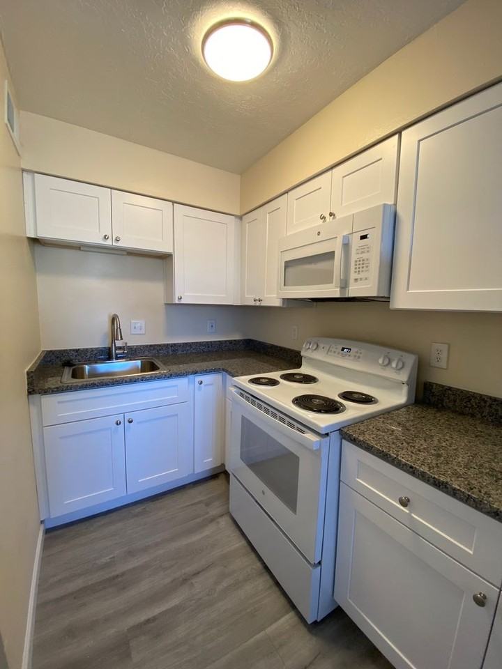 CRESTWOOD APARTMENTS - Photo 6 of 17