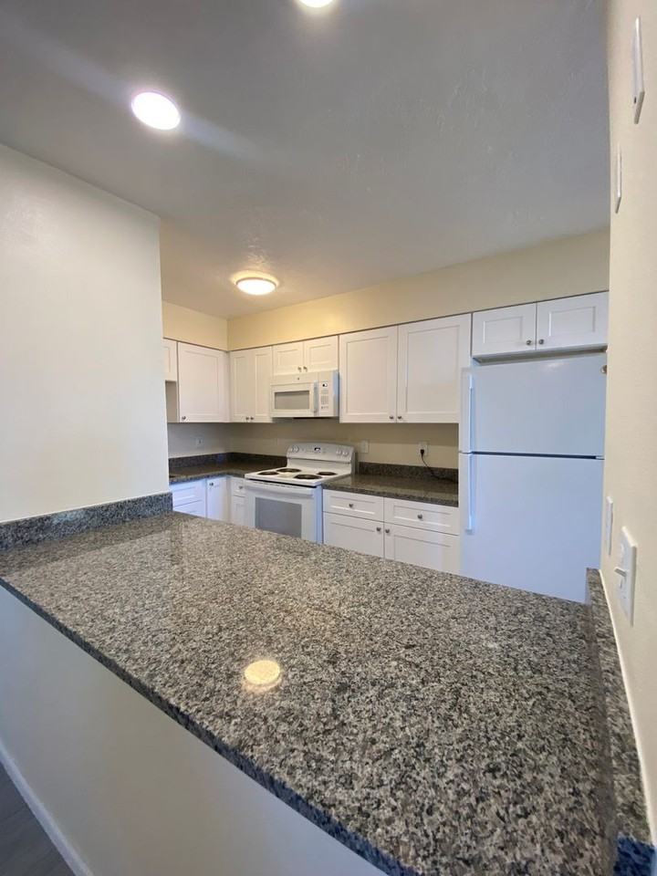 CRESTWOOD APARTMENTS - Photo 7 of 17