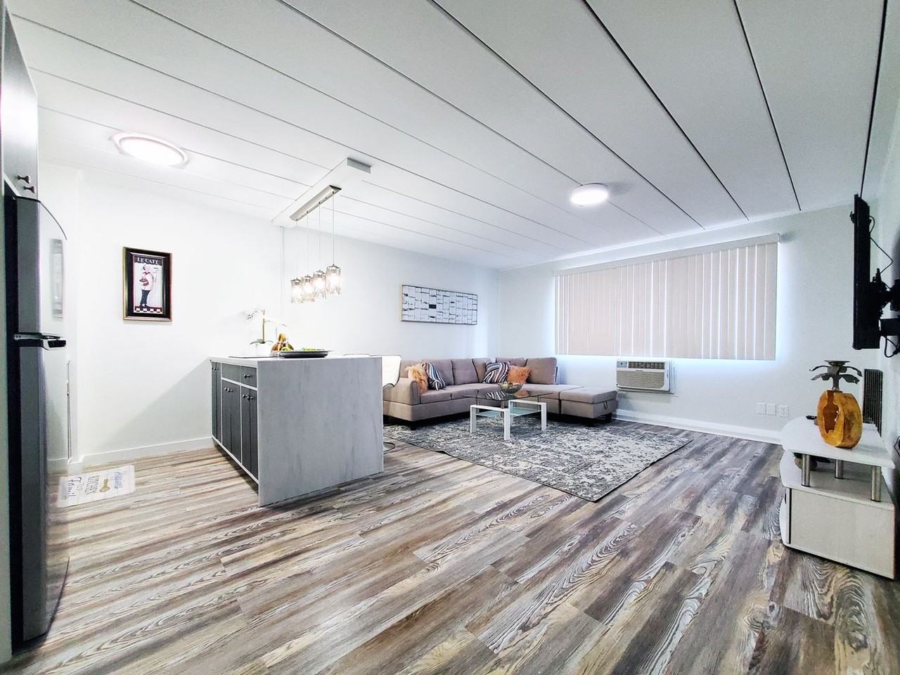 15500 Lakeshore Boulevard - Photo 2 of 50