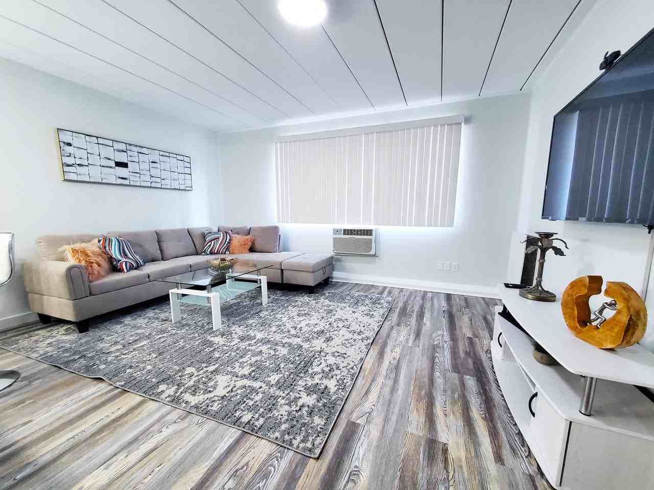 15500 Lakeshore Boulevard - Photo 3 of 50