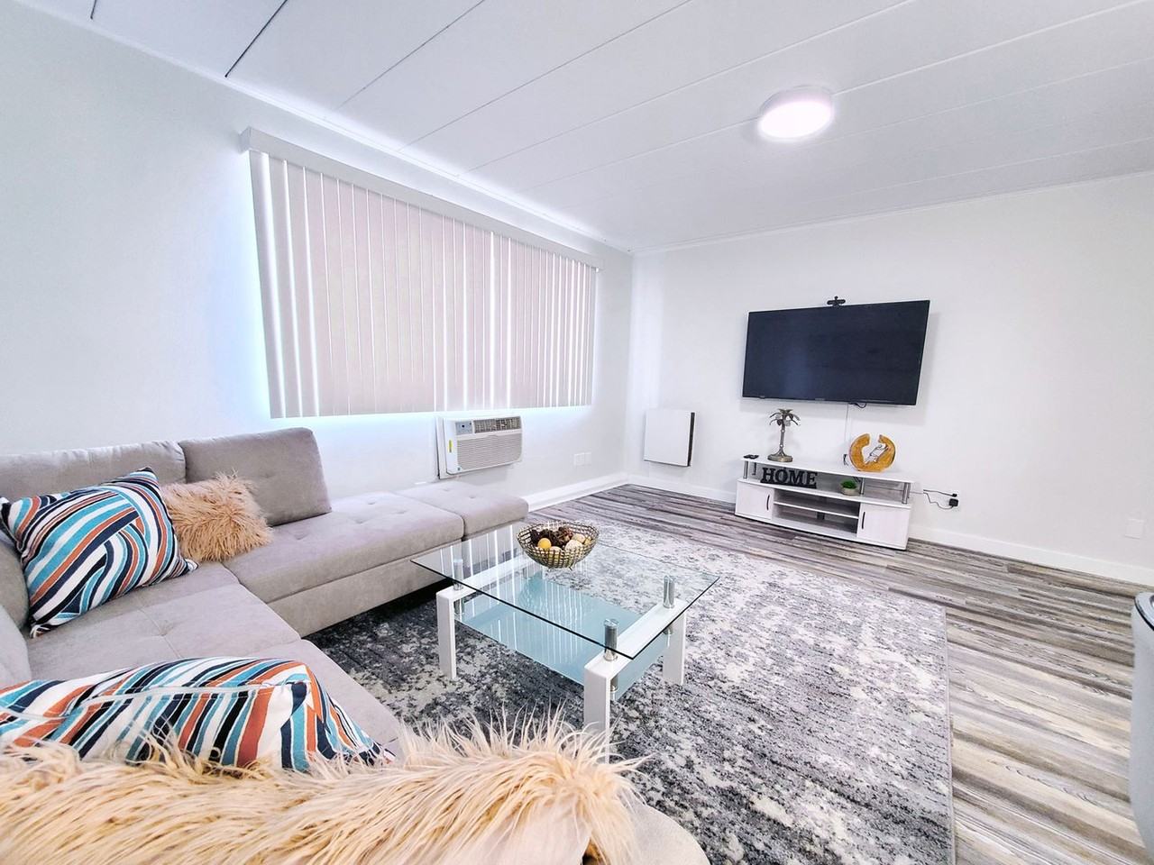 15500 Lakeshore Boulevard - Photo 4 of 50