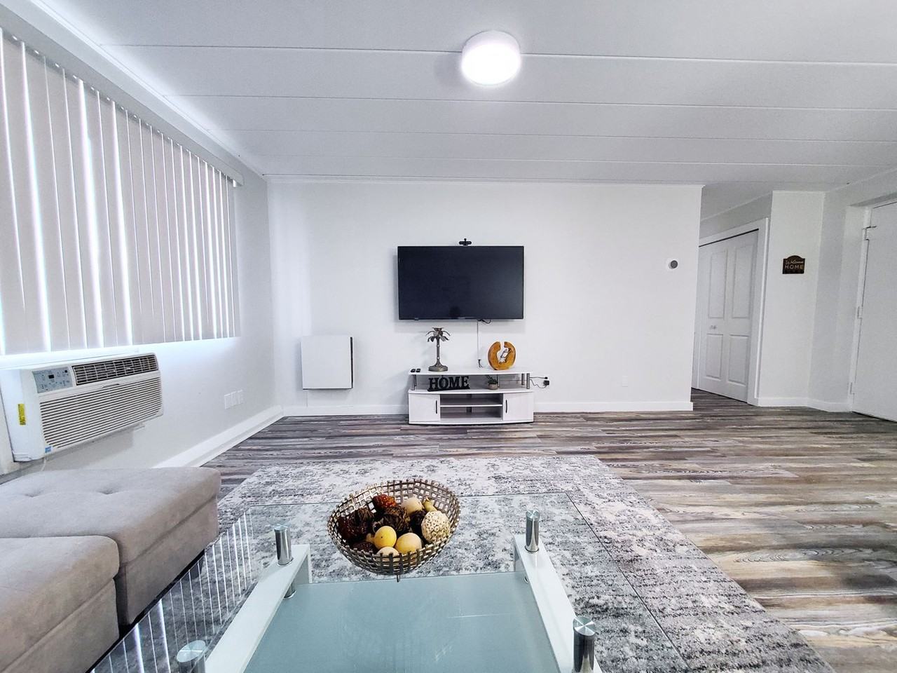 15500 Lakeshore Boulevard - Photo 5 of 50