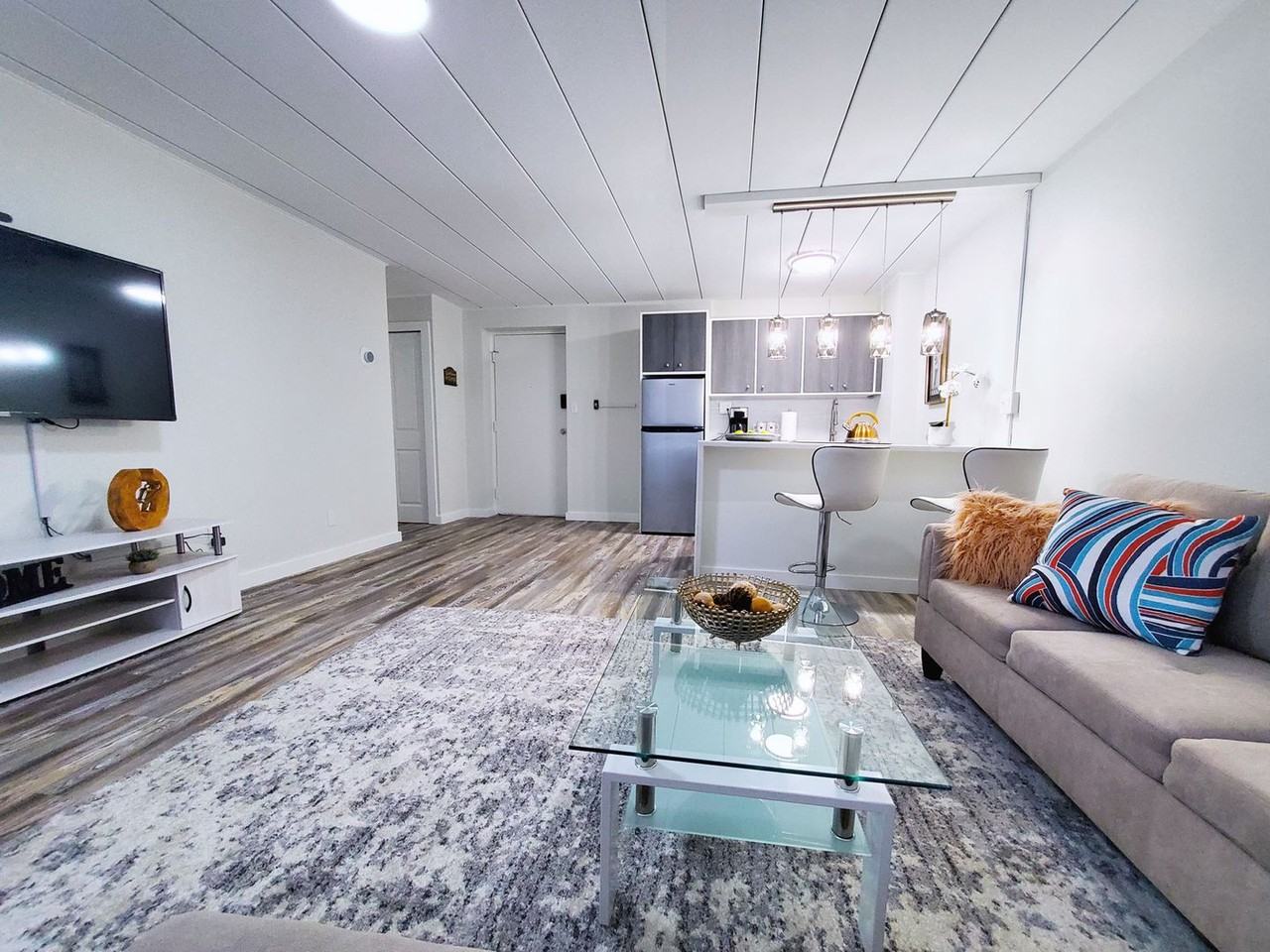 15500 Lakeshore Boulevard - Photo 7 of 50