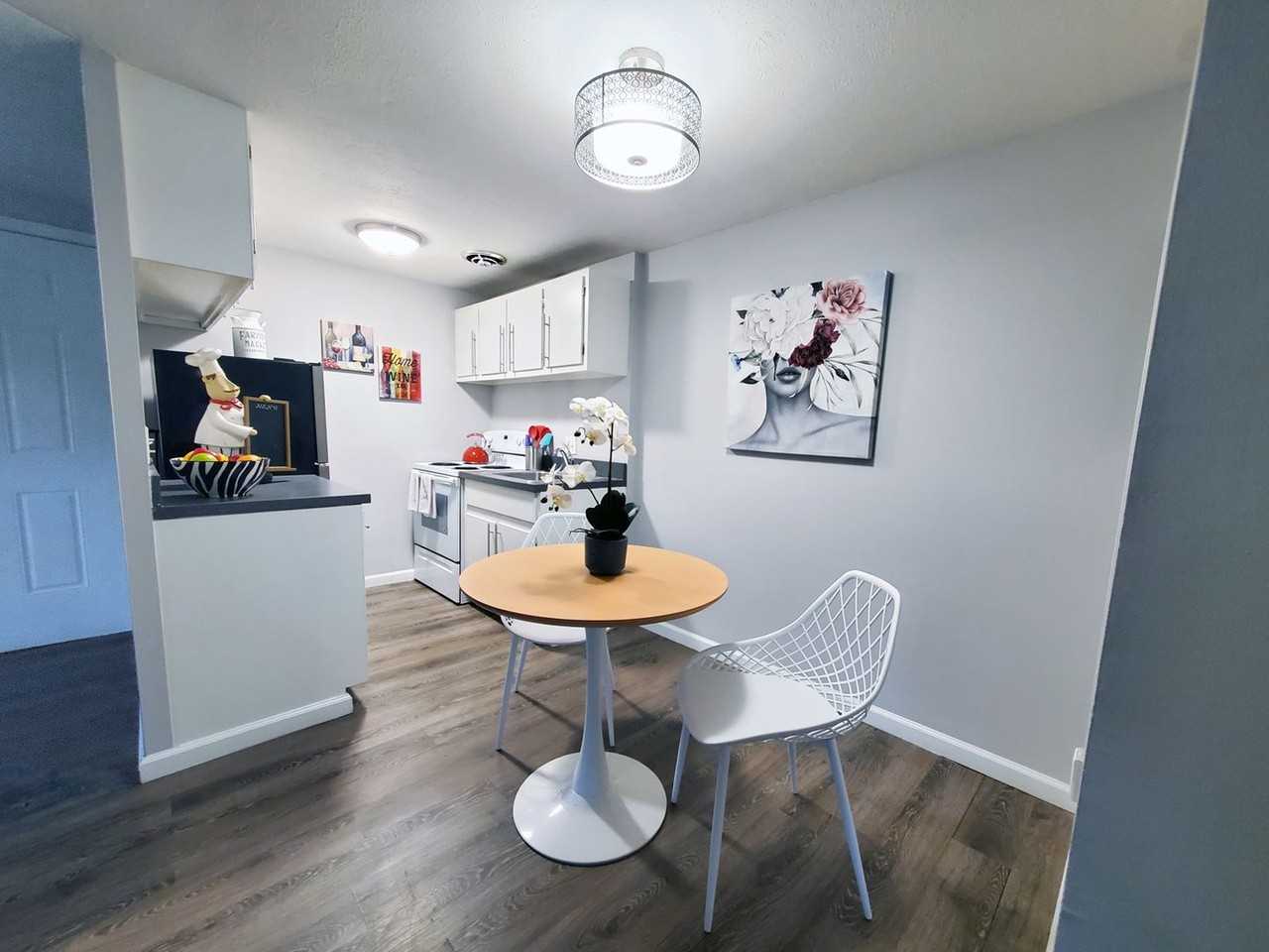 Smartland Parkwood Manor Apartments - Photo 6 of 13