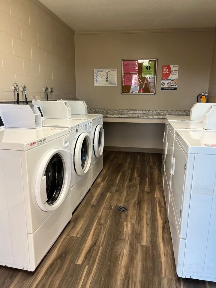 AMBER LIGHTS APTS - Photo 4 of 24