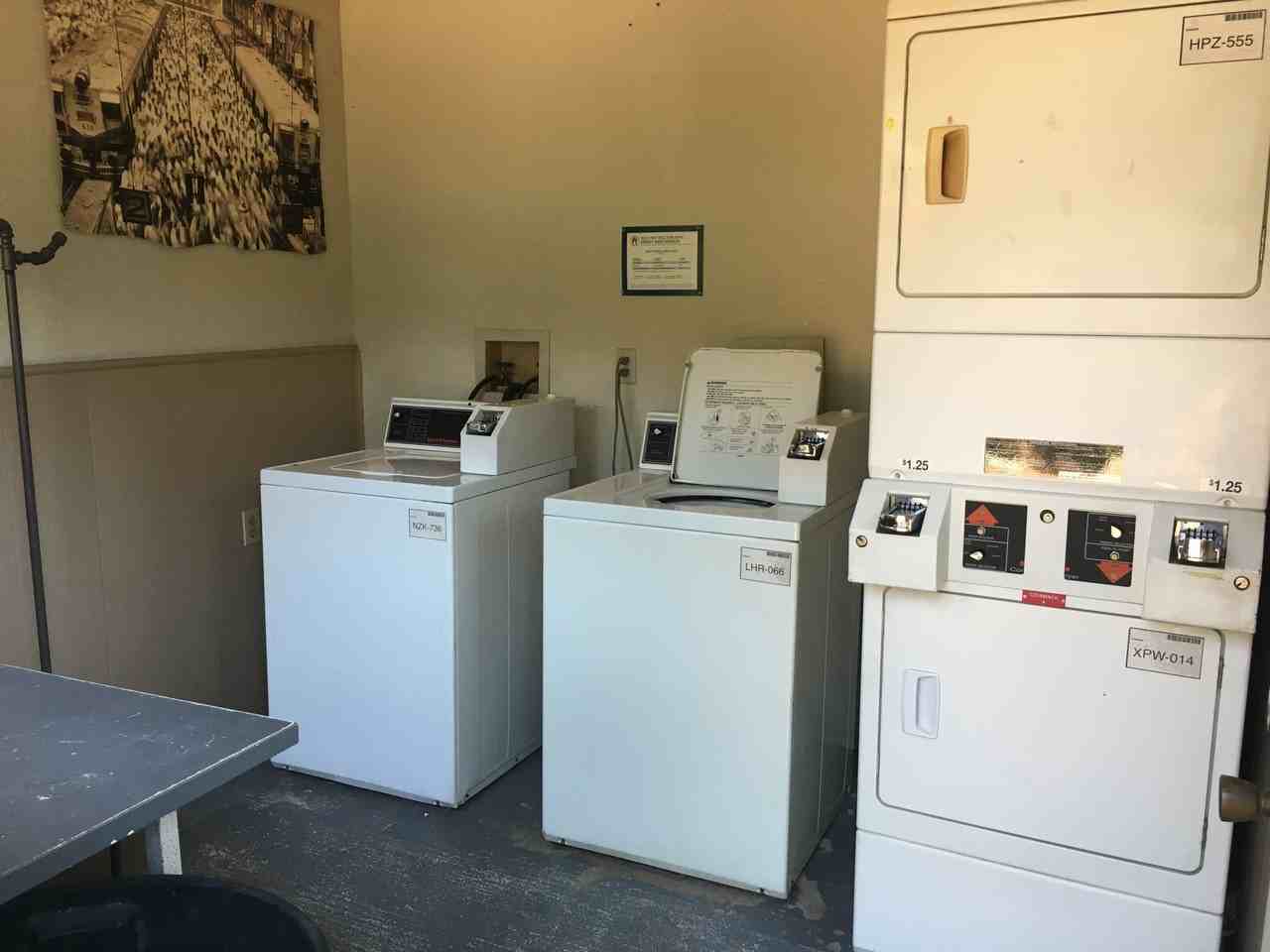 1808 W 35th St #15 - Photo 5 of 6