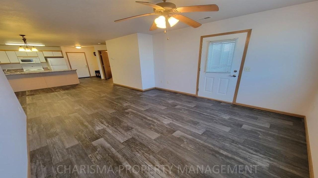 906 N Western Ave  and 911 N Oaks Ave - Photo 2 of 32