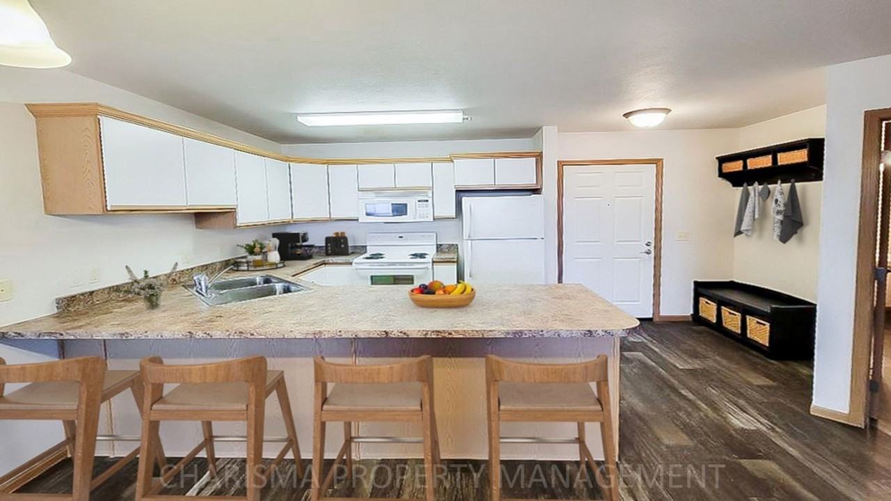 906 N Western Ave  and 911 N Oaks Ave - Photo 6 of 32