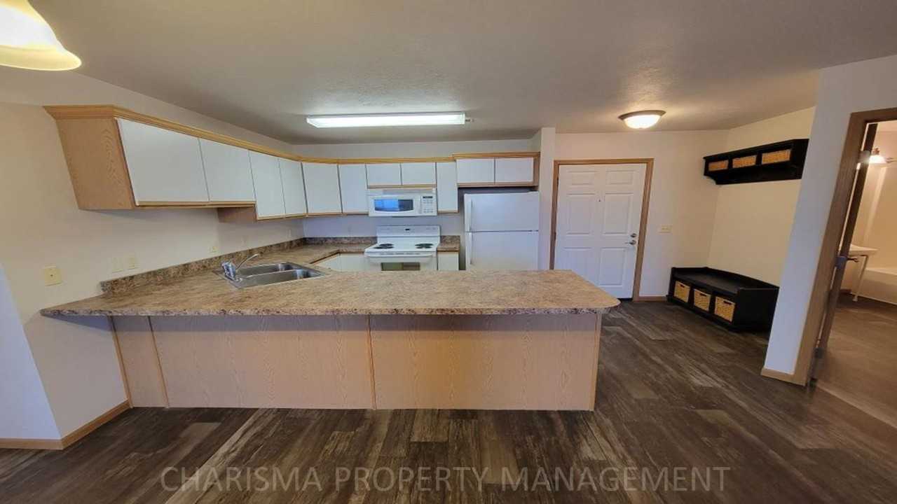 906 N Western Ave  and 911 N Oaks Ave - Photo 7 of 32