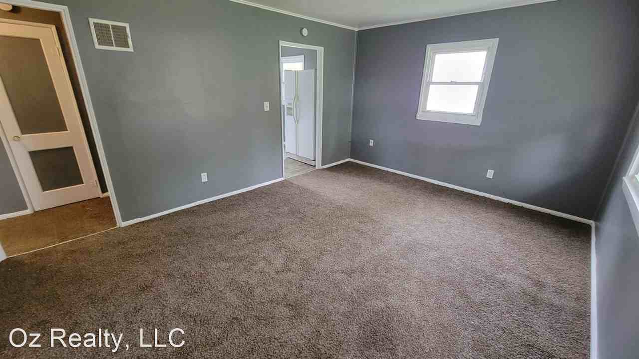 401 Mayfair Blvd - Photo 2 of 6