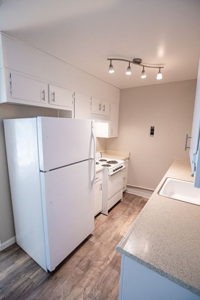 5500 Foothill Garden Court - Photo 5 of 9