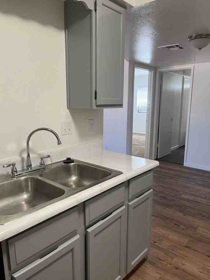 801 East Frontier Street - Photo 4 of 11