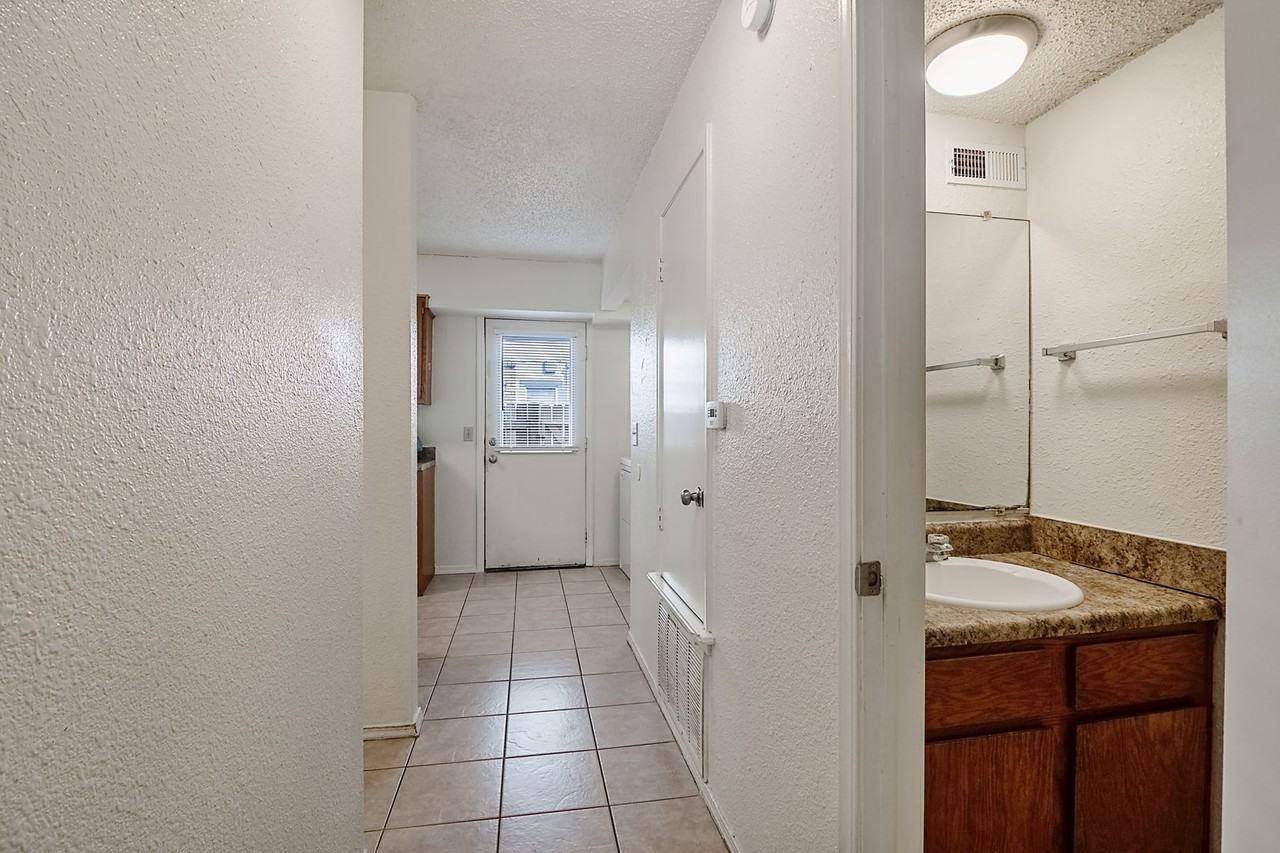 653-1035 N Betty Jo Dr - Photo 3 of 14