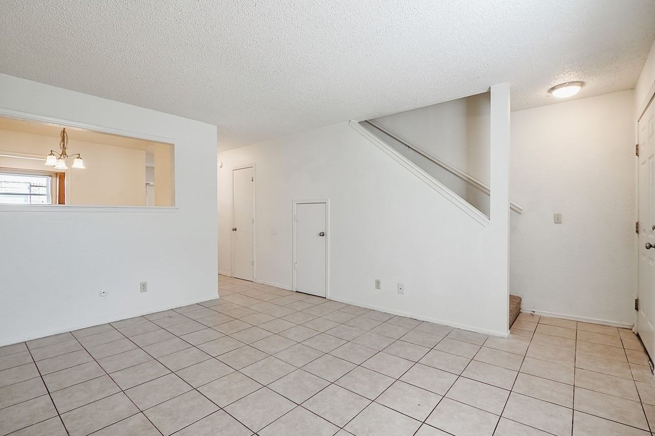 653-1035 N Betty Jo Dr - Photo 3 of 14