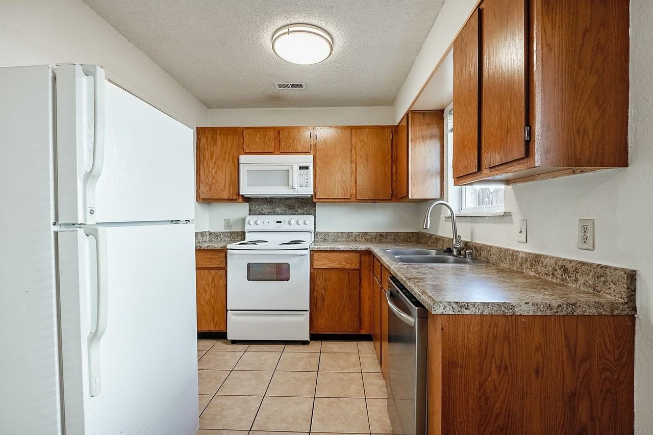 653-1035 N Betty Jo Dr - Photo 6 of 14