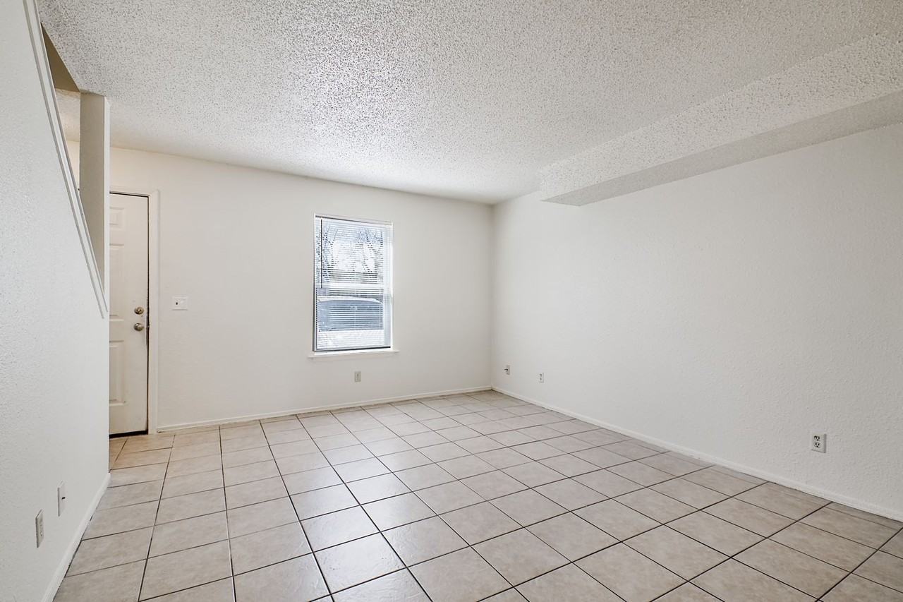 653-1035 N Betty Jo Dr - Photo 7 of 14