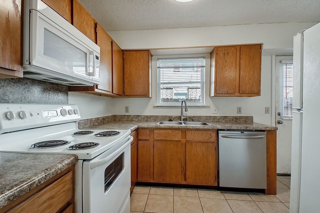 653-1035 N Betty Jo Dr - Photo 5 of 14