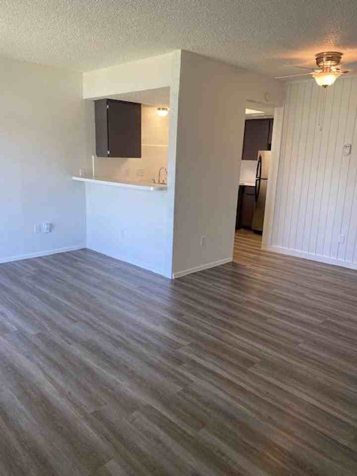 Oaks Apartments - Photo 4 of 32