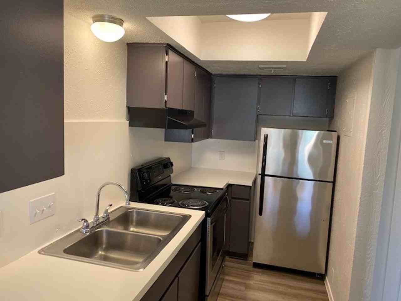 Oaks Apartments - Photo 5 of 32