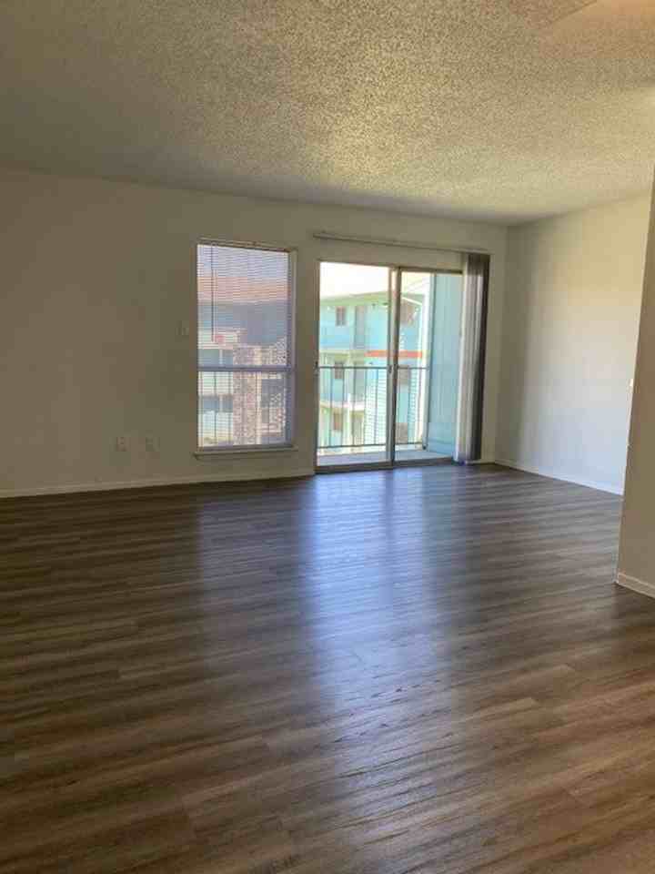 Oaks Apartments - Photo 6 of 32