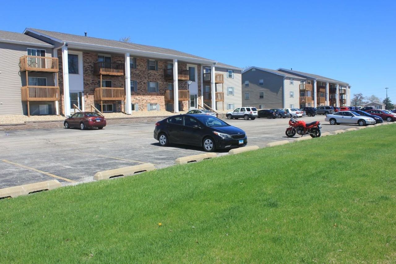 2805 W Larchmont Lane - Photo 4 of 5