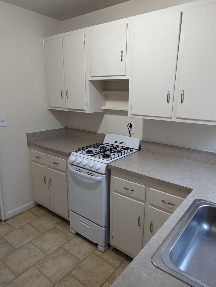 Sunnycrest Manor - Photo 5 of 9