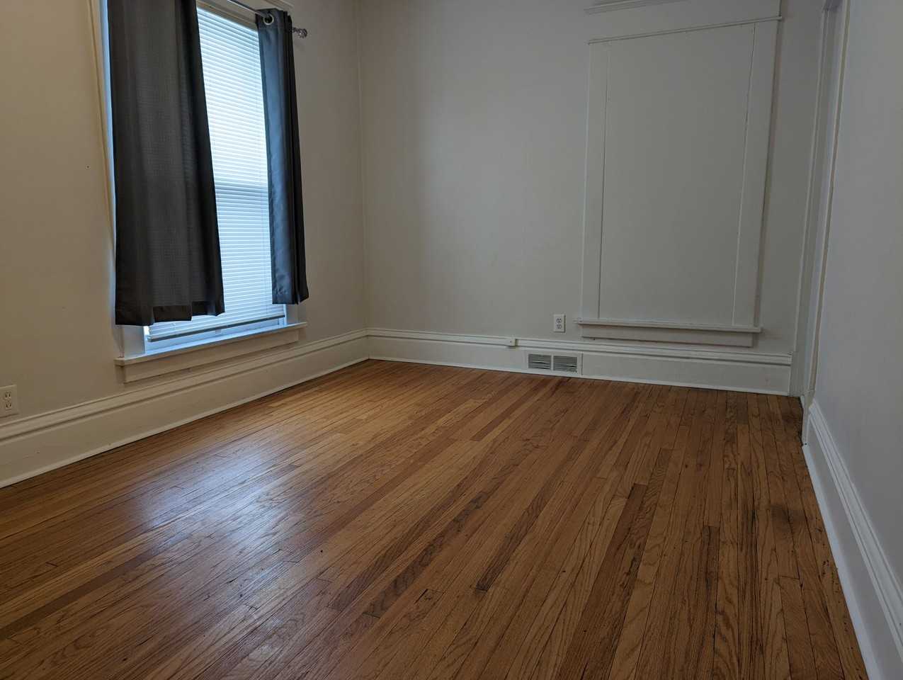 2 BEDROOM NEAR DOWNTOWN - Photo 2 of 7