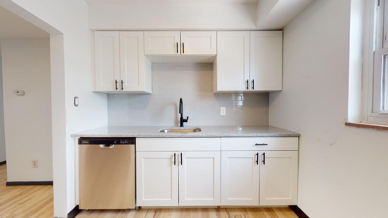 6390 Ridge Rd #7 - Photo 4 of 50