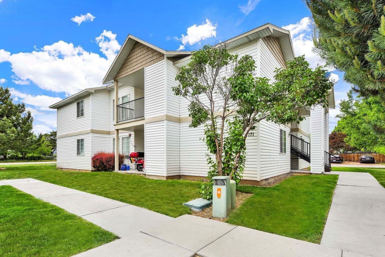 Sea Fury Apartments - Photo 3 of 5