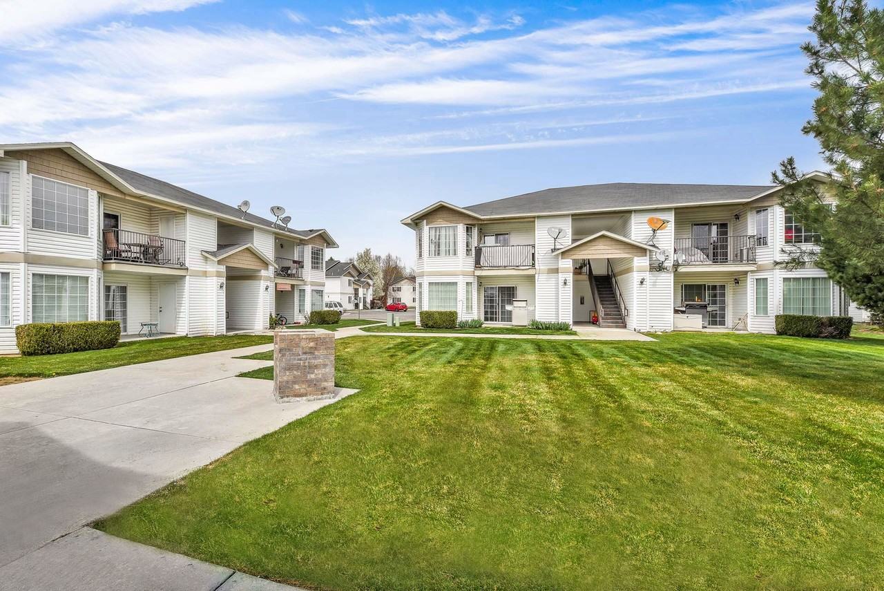 Sea Fury Apartments - Photo 4 of 5