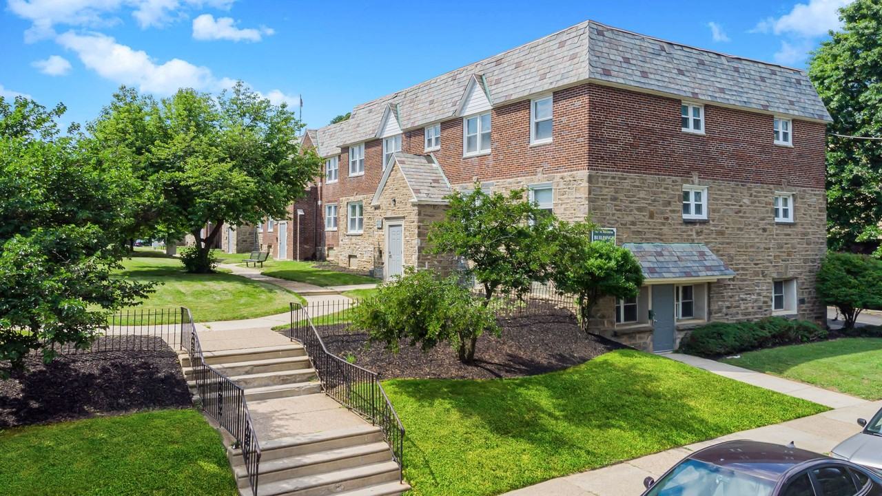 Willow Court Apartments - Photo 2 of 19