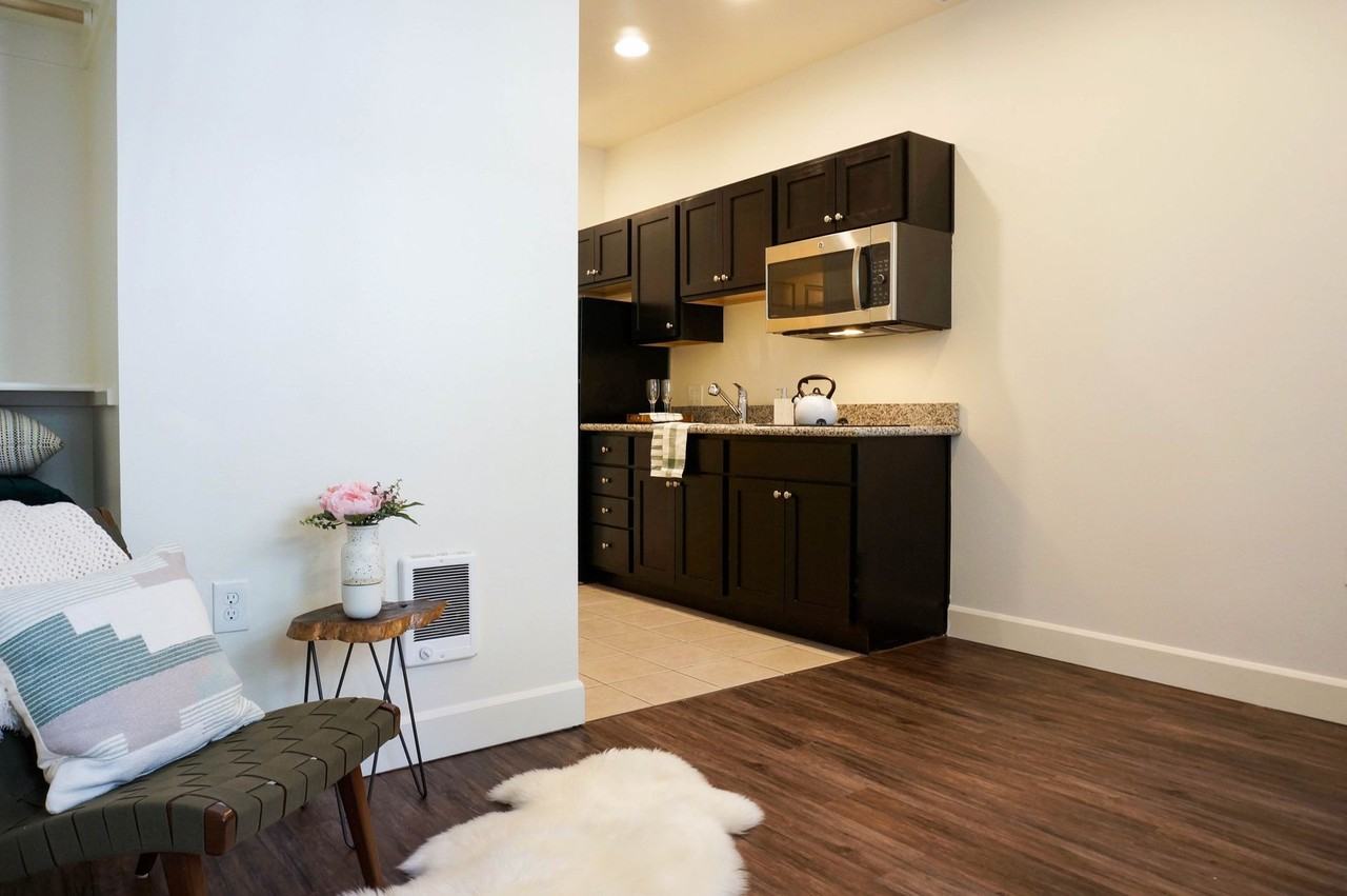 Apartment in Charming Inner Northeast Portland Neighborhood! - Photo 4 of 13