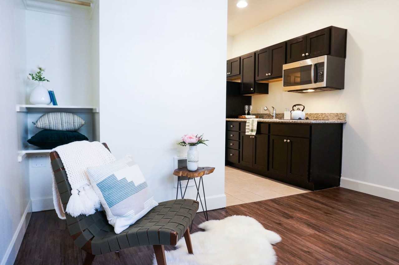 Apartment in Charming Inner Northeast Portland Neighborhood! - Photo 6 of 13