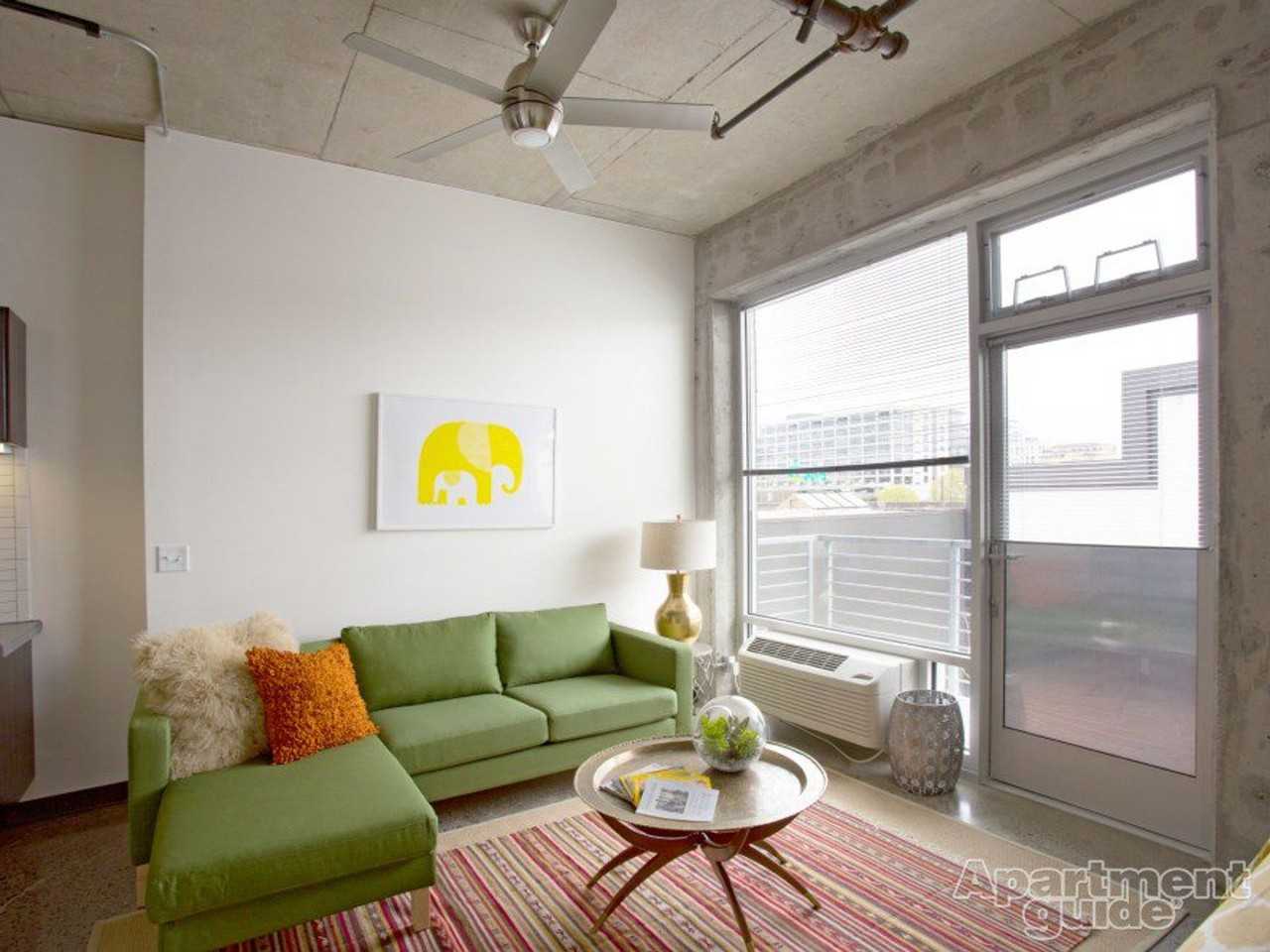 Hoyt - Photo 3 of 50